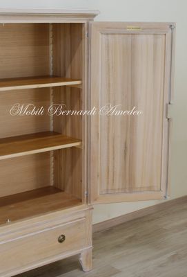 Credenza dispensa in legno massiccio con ripiani spostabili
